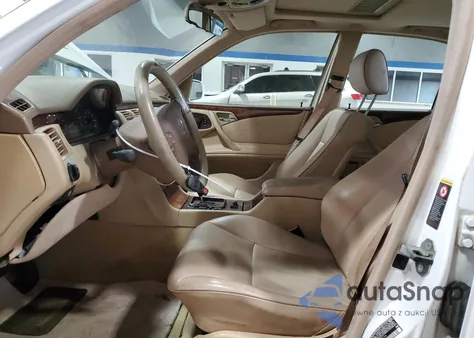 2002 Mercedes-Benz E 320 4Matic из США, поврежденный, VIN WDBJF82J02X065334